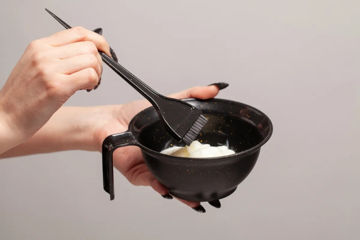 وعاء دمج صبغة الشعر بالماء