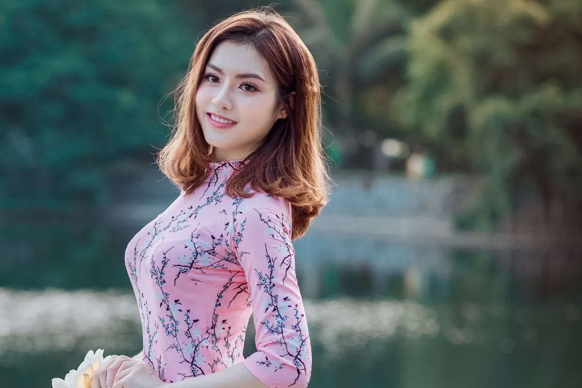 الفتاة فى سن العشرين