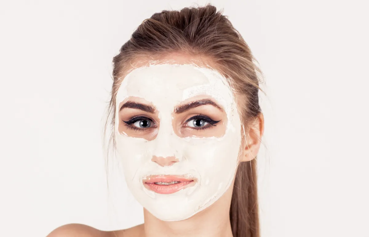 ماسك النشا والشبة للعناية بالبشرة