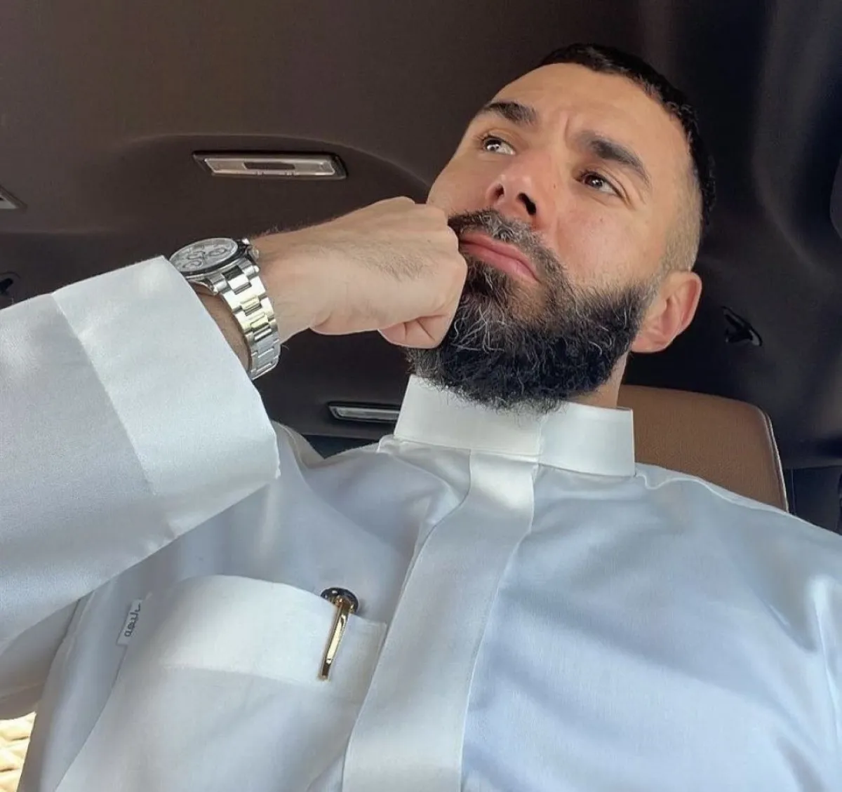 كريم بنزيما بالزي السعودي