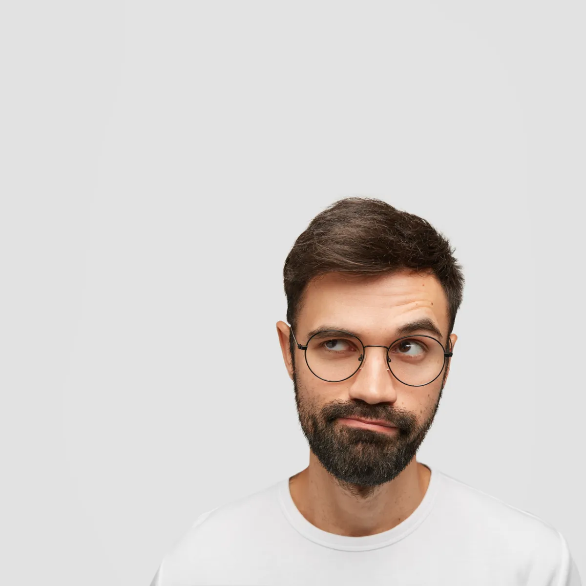 صورة رجل يفكر