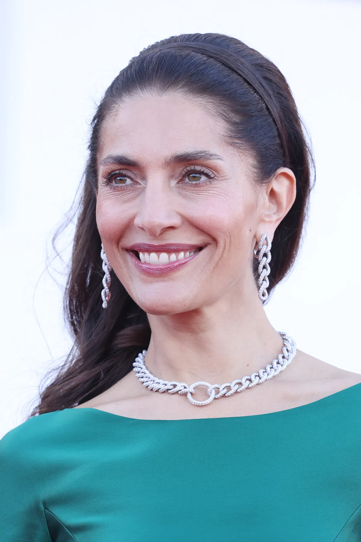 مهرجان فينيسيا السينمائي 80، الممثلة الإيطالية Caterina Murino  (مصدر الصورة  Stefania D'Alessandro/WireImage/Getty Images)