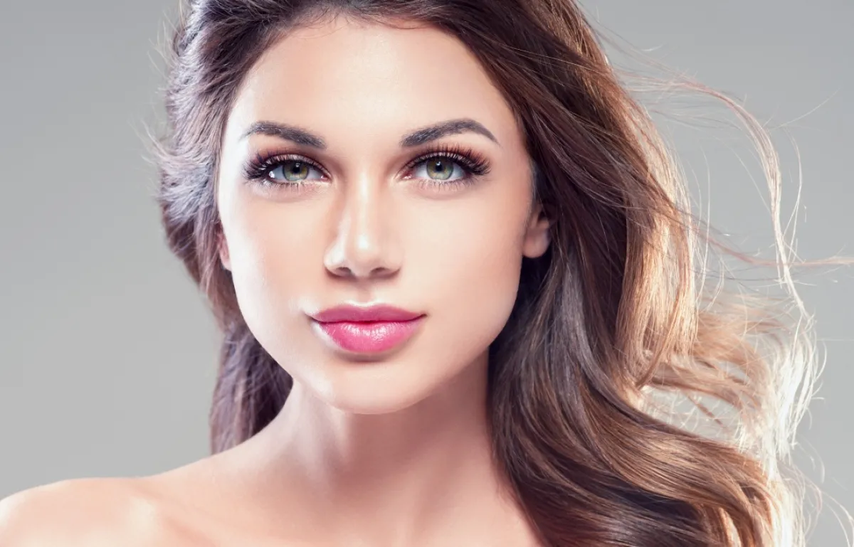 توسيع العيون الصورة من Shutterstock