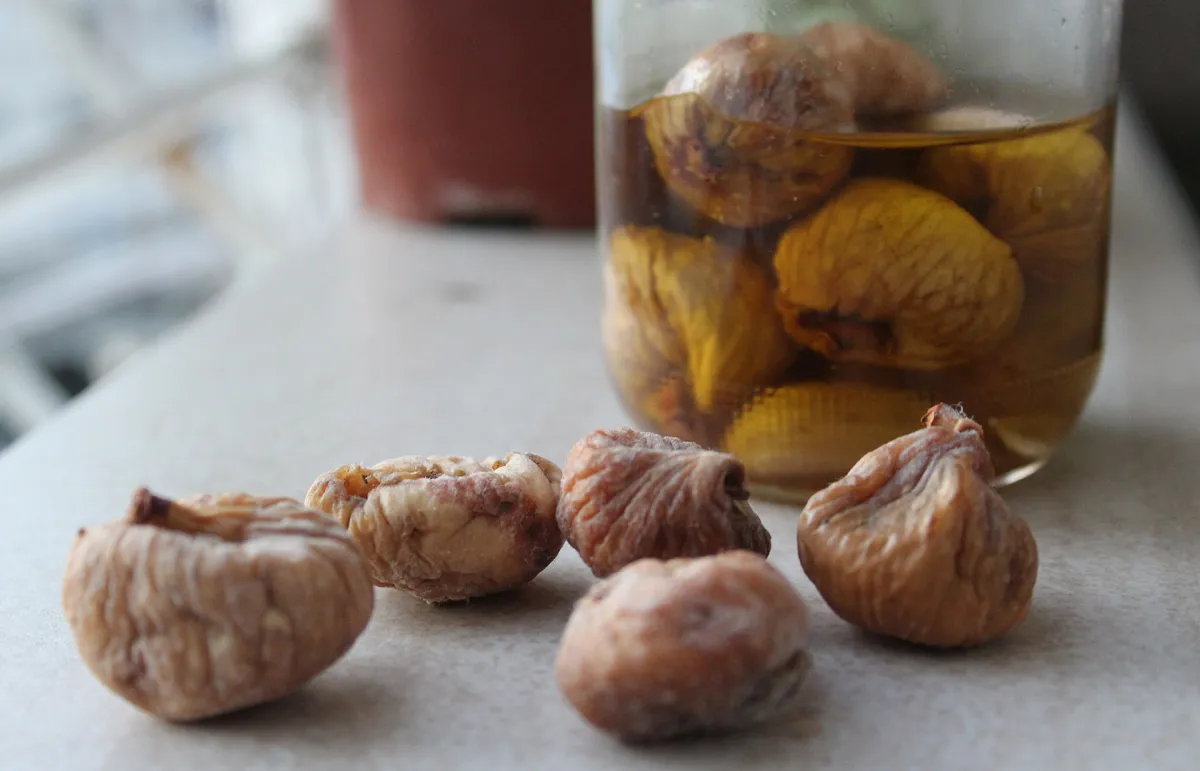 فوائد التين المجفف المنقوع بزيت الزيتون (المصدر: Shutterstock)