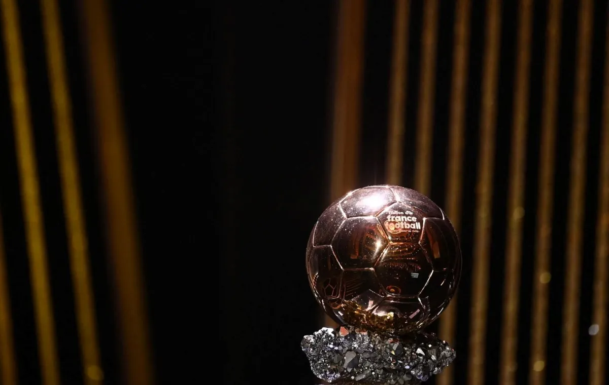 The Ballon d'Or trophy is displaced during The Ballon d'Or France Football award ceremony . (Photo by FRANCK FIFE / AFP)