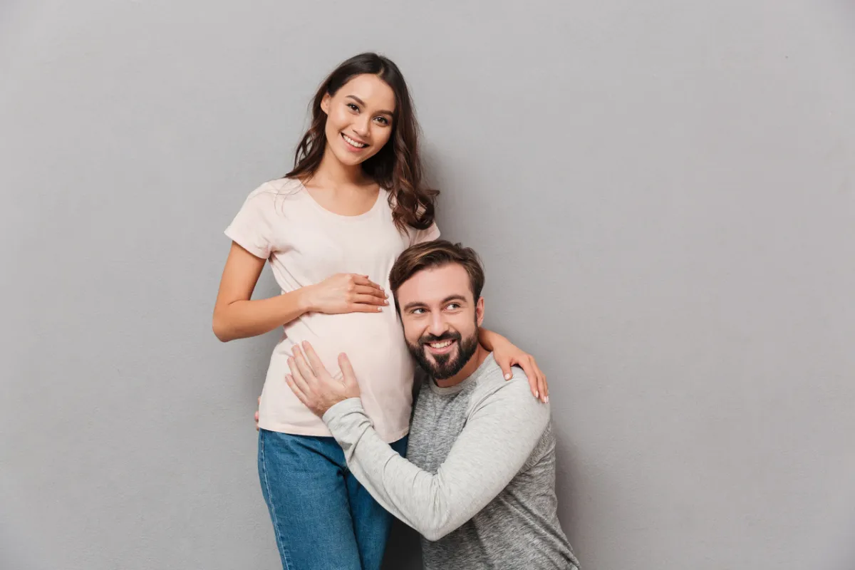 صورة حامل مع زوجها