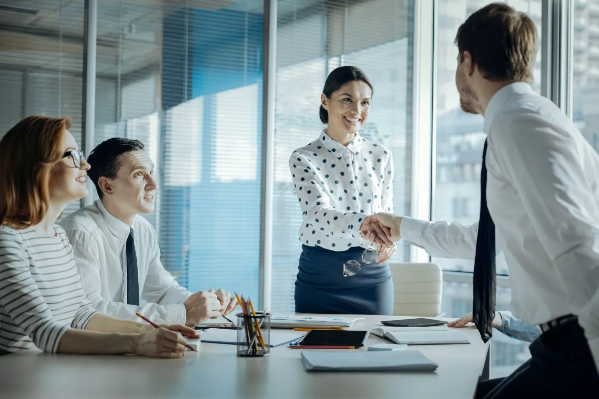 لتيسير العمل في المنظمة بنجاح، تصح الاستشارة الإدارية