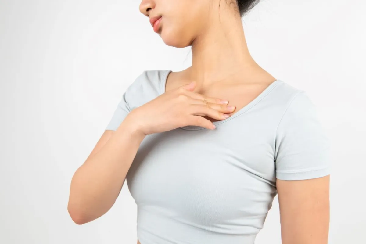 صورة لحامل لديها ألماً في صدرها 