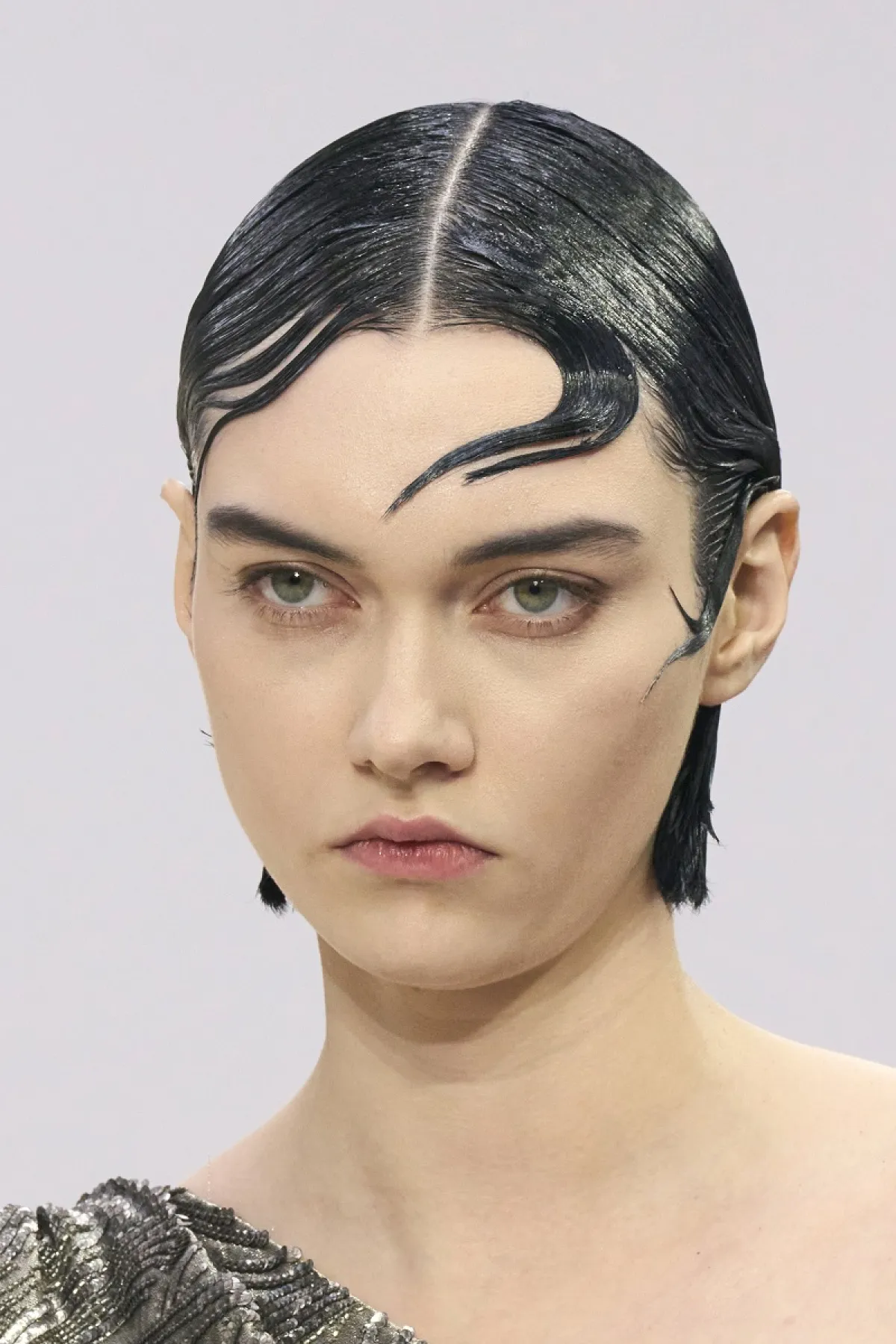 تسريحة شعر قصير مبلل