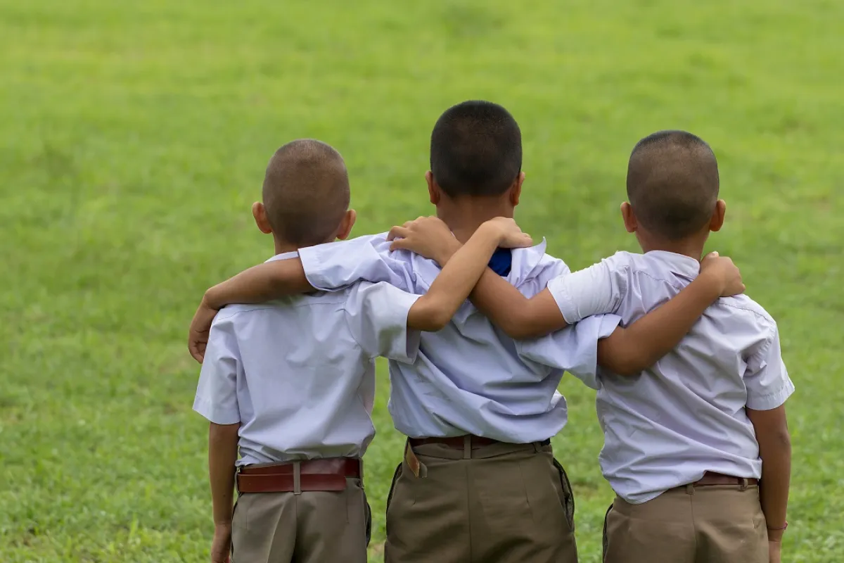 صورة معبرة عن مهارات الأطفال الاجتماعية