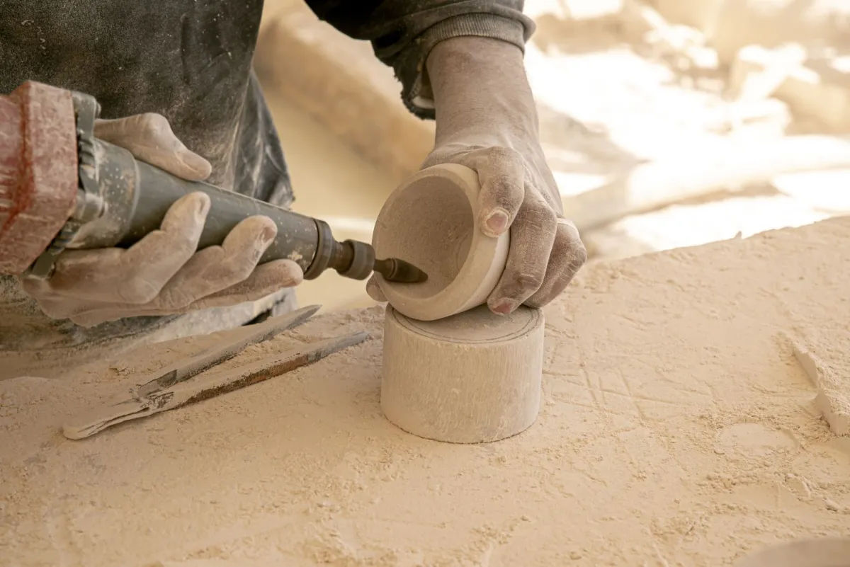 العمل اليدوي، أثناء تنفيذ مجموعة "أراضي العلا"