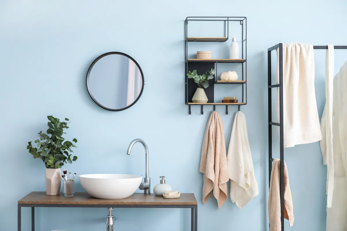 الرطوبة في الحمام مسؤولة عن الرائحة الكريهة فيه