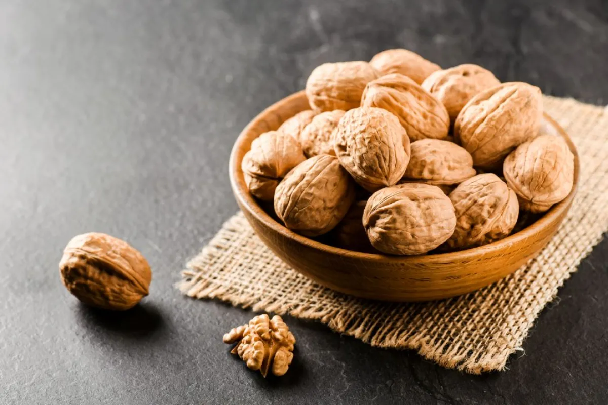 صورة لحبات من عين الجمل " الجوز"