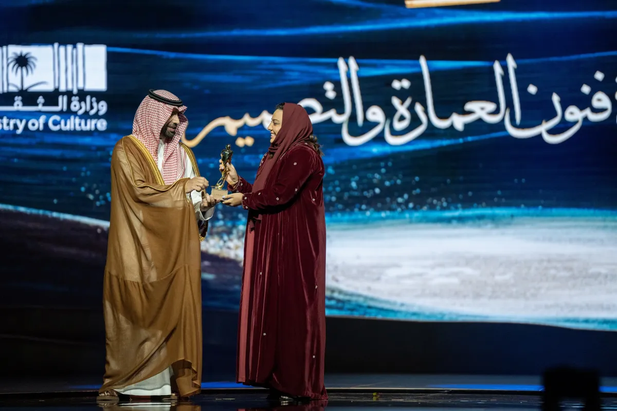 خلود عطار تفوز بجائزة فنون العمارة والتصميم