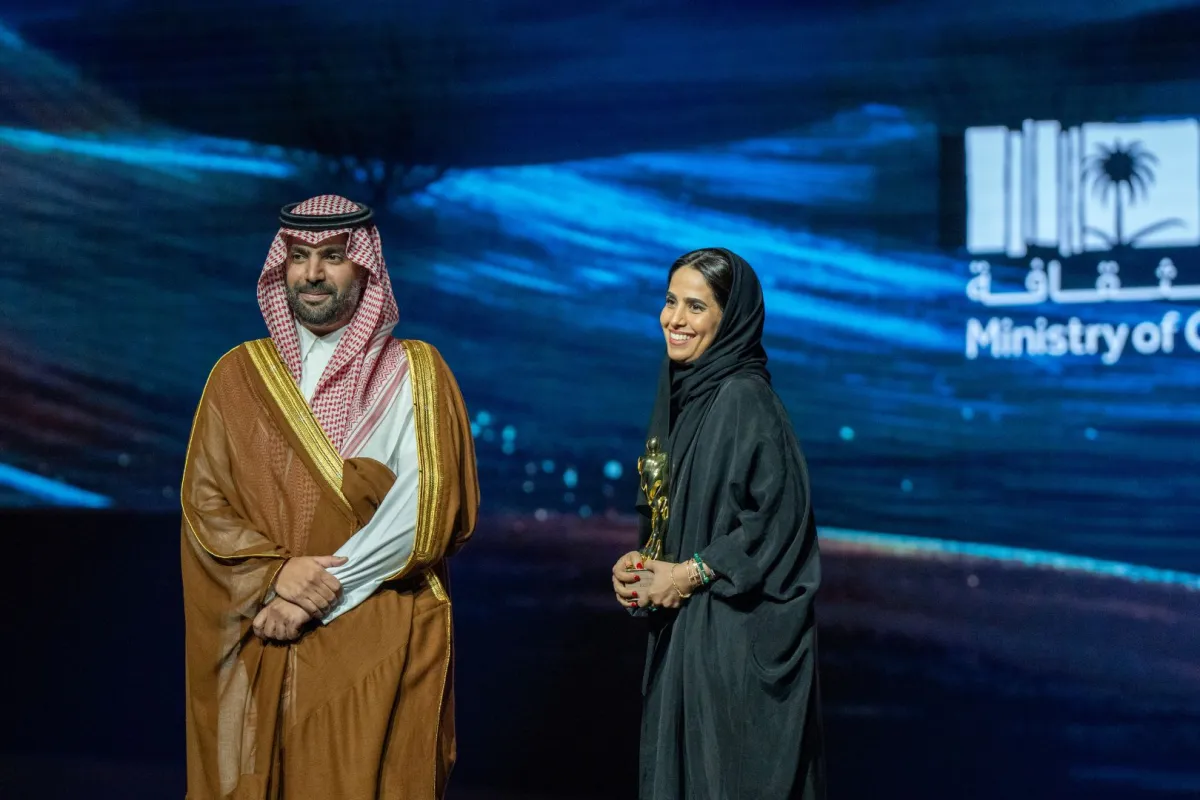 وزير الثقافة الأمير بدر بن عبدالله بن فرحان يكرم شارملينا للمجوهرات بجائزة الأزياء 