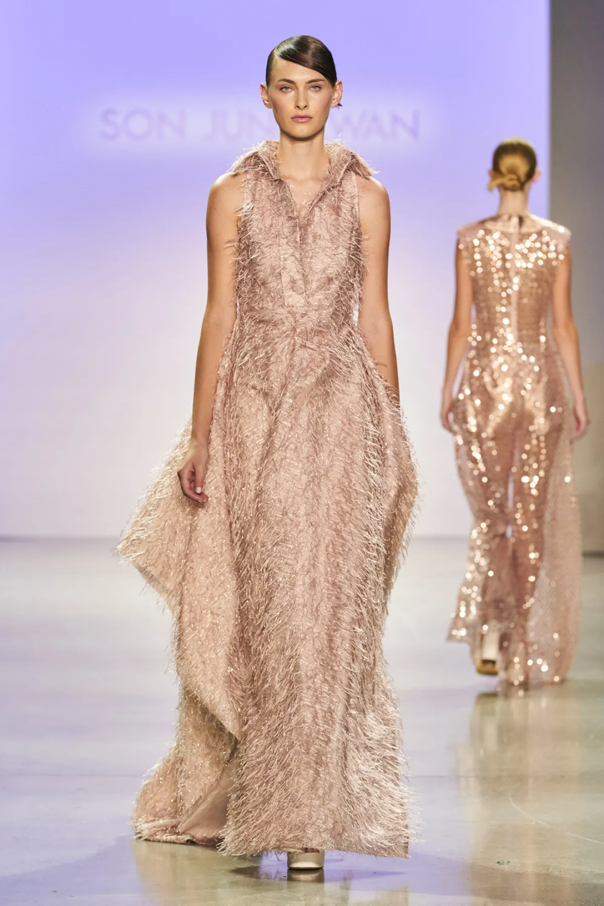 فستان من ماركة Son Jung Wan