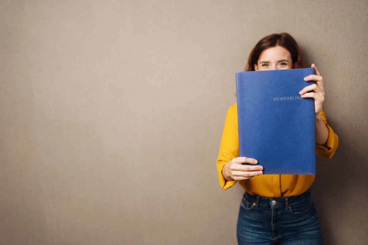 صورة لامرأة في العشرينات