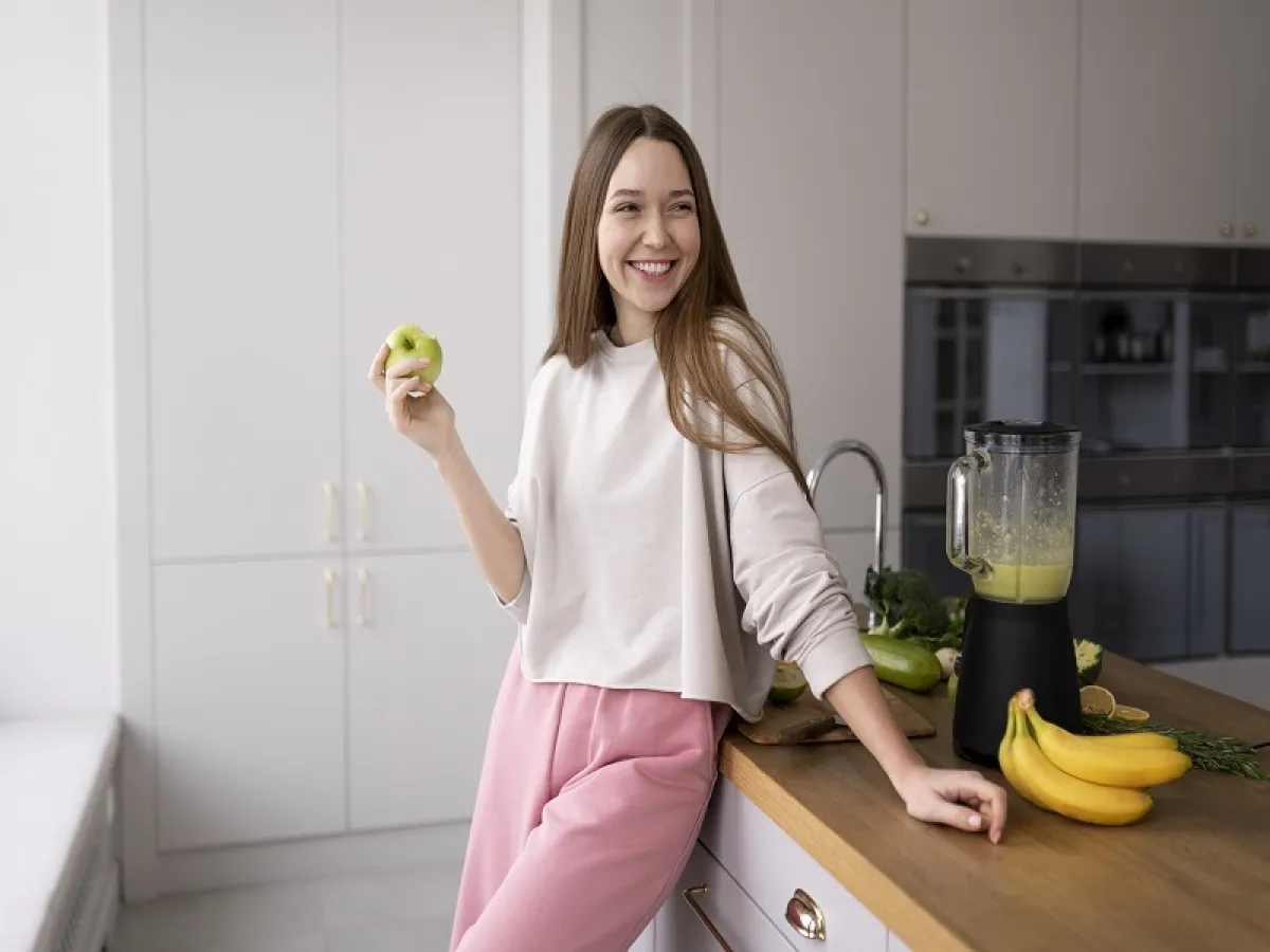 يمكن تحقيق التوازن بين القلوية والحمضية في الجسم باتباع نظام غذائي صحي (المصدر: Freepik)