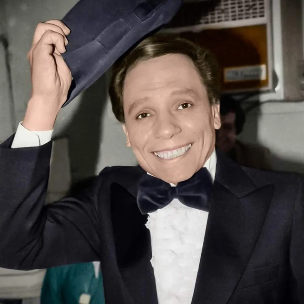 عادل إمام - الصورة من حسابه على الفيس بوك