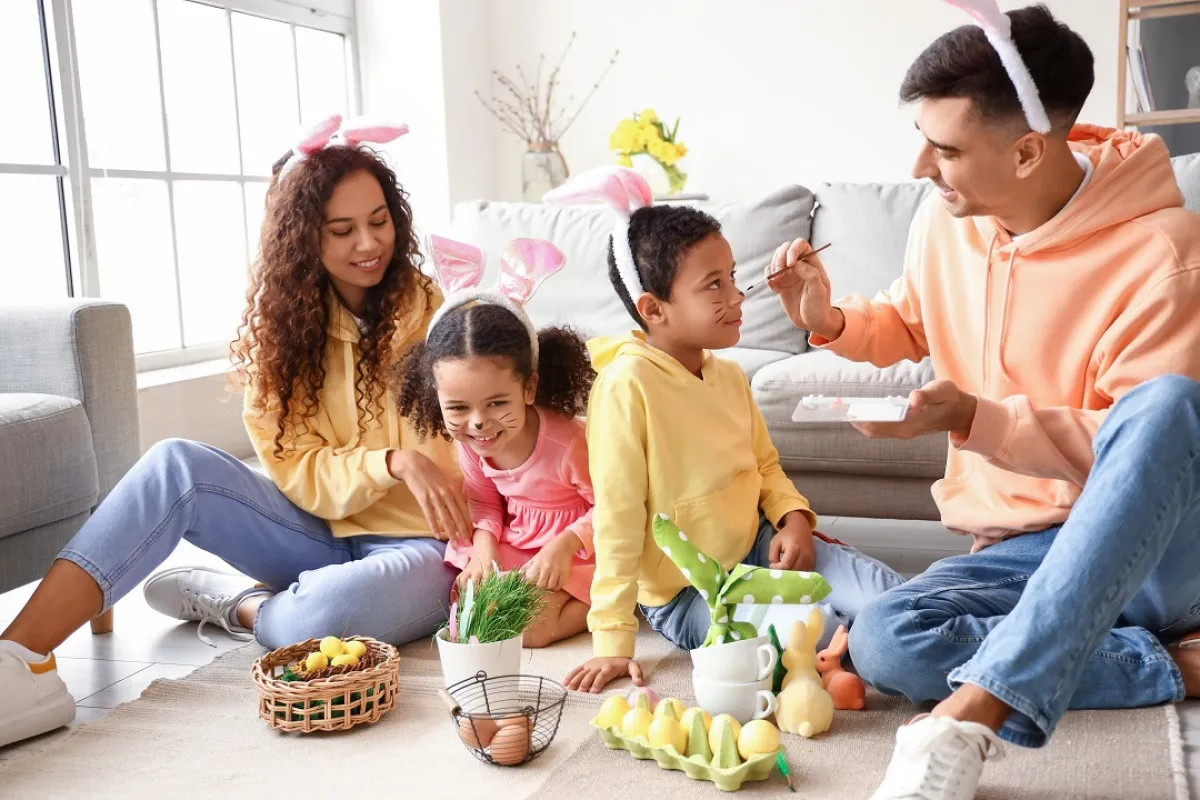 صورة لأسرة سعيدة ومتفاهمة