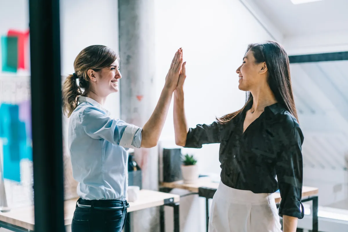 زميلتان في العمل