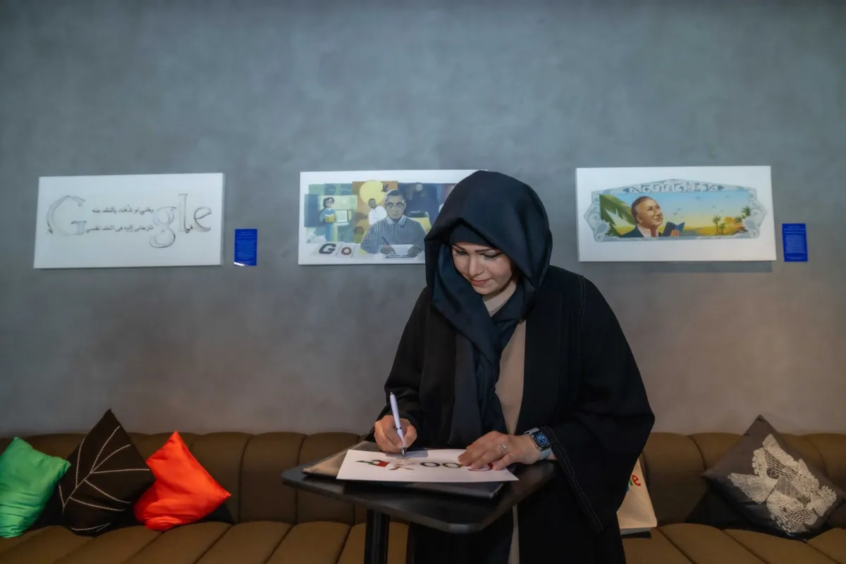 الشيخة لطيفة بنت محمد بن راشد خلال زياراتها مكاتب شركة جوجل في دبي. الصورة من حساب دبي للثقافة على منصة x