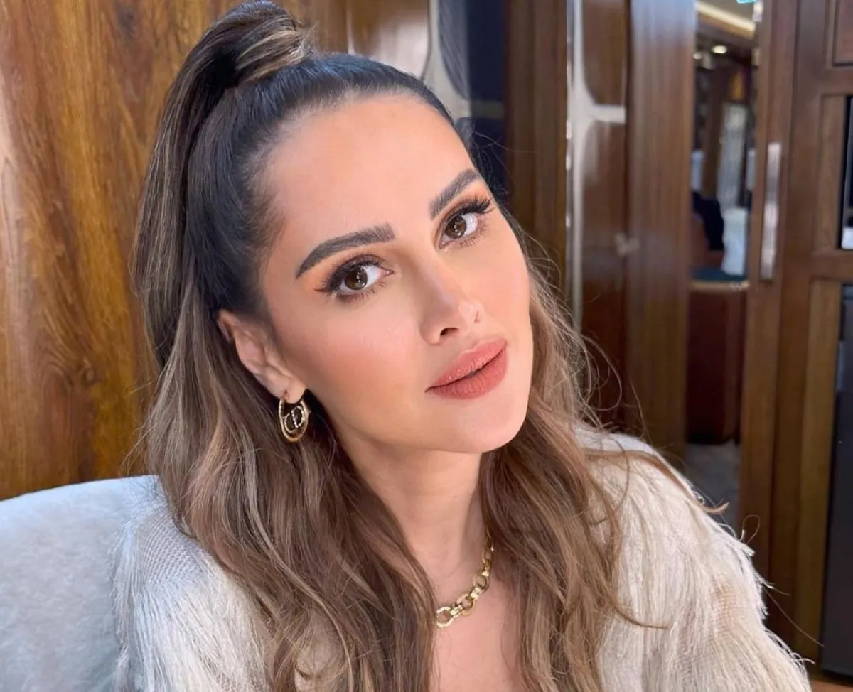 مكياج وتسريحات شعر ياسمين رئيس 