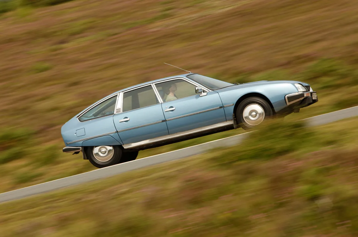 أجمل سيارات الزفاف الكلاسيكية