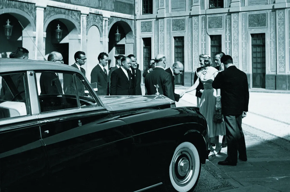 أجمل سيارات الزفاف الكلاسيكية