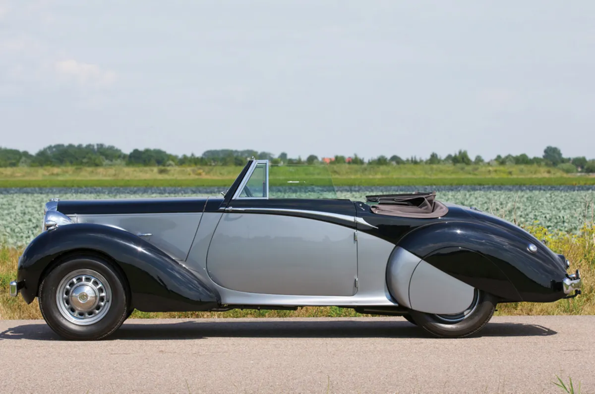 أجمل سيارات الزفاف الكلاسيكية