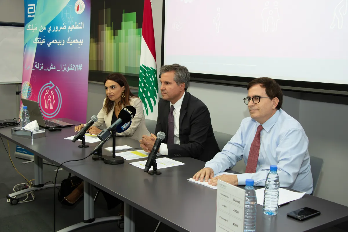 الأطباء المحاضرون في المؤتمر