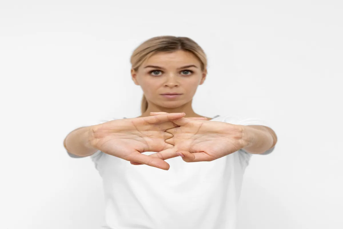 أسباب إدمان فرقعة الأصابع..ونصائح فعّالة للتخلص من هذه العادة (المصدر: Freepik)