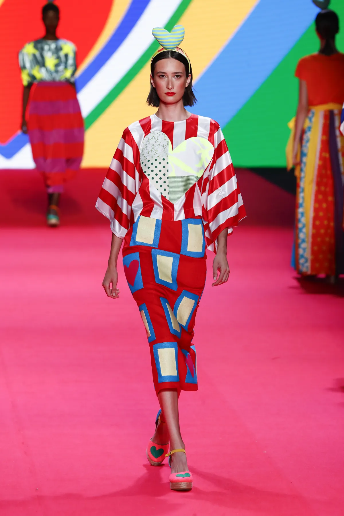 تنورة ميدي من  أغاثا رويز دو Ágatha Ruiz de la Prada