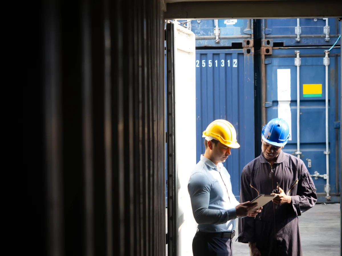 هناك وثائق للنقل البحري وأخرى خاصة بالنقل الجوي