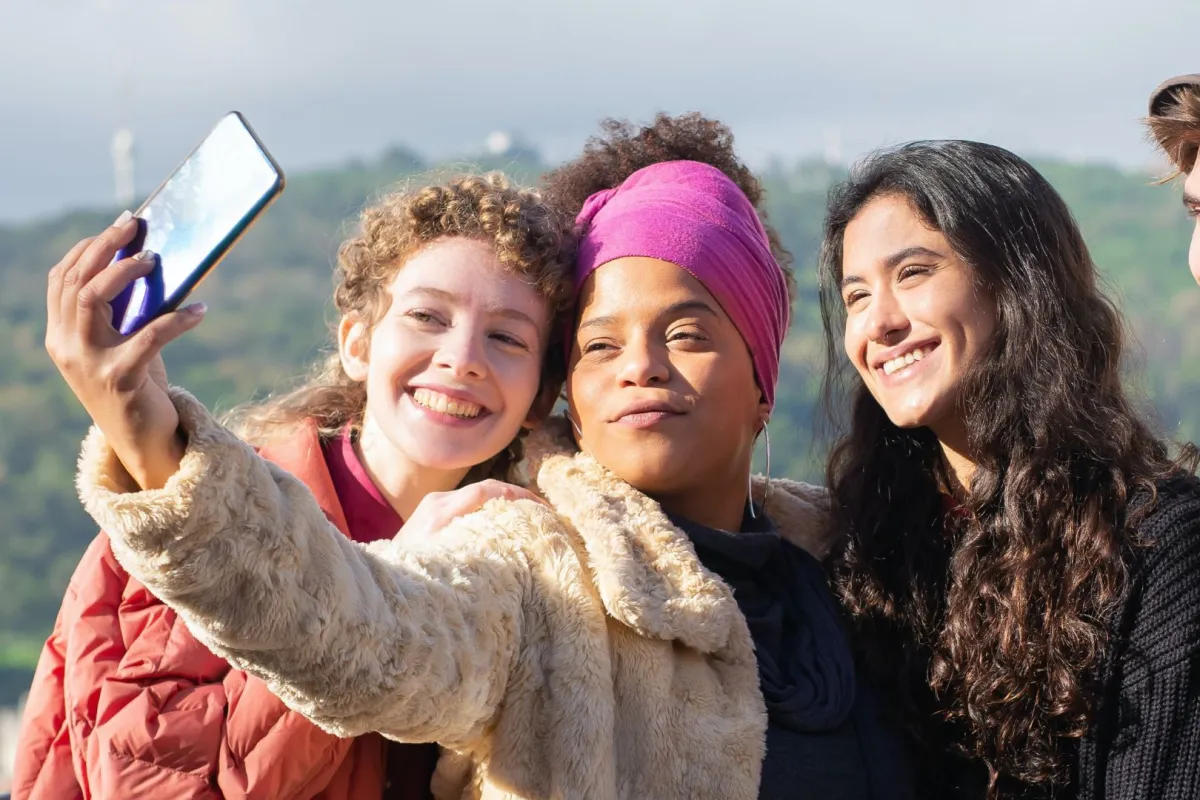 لقاء الصديقات