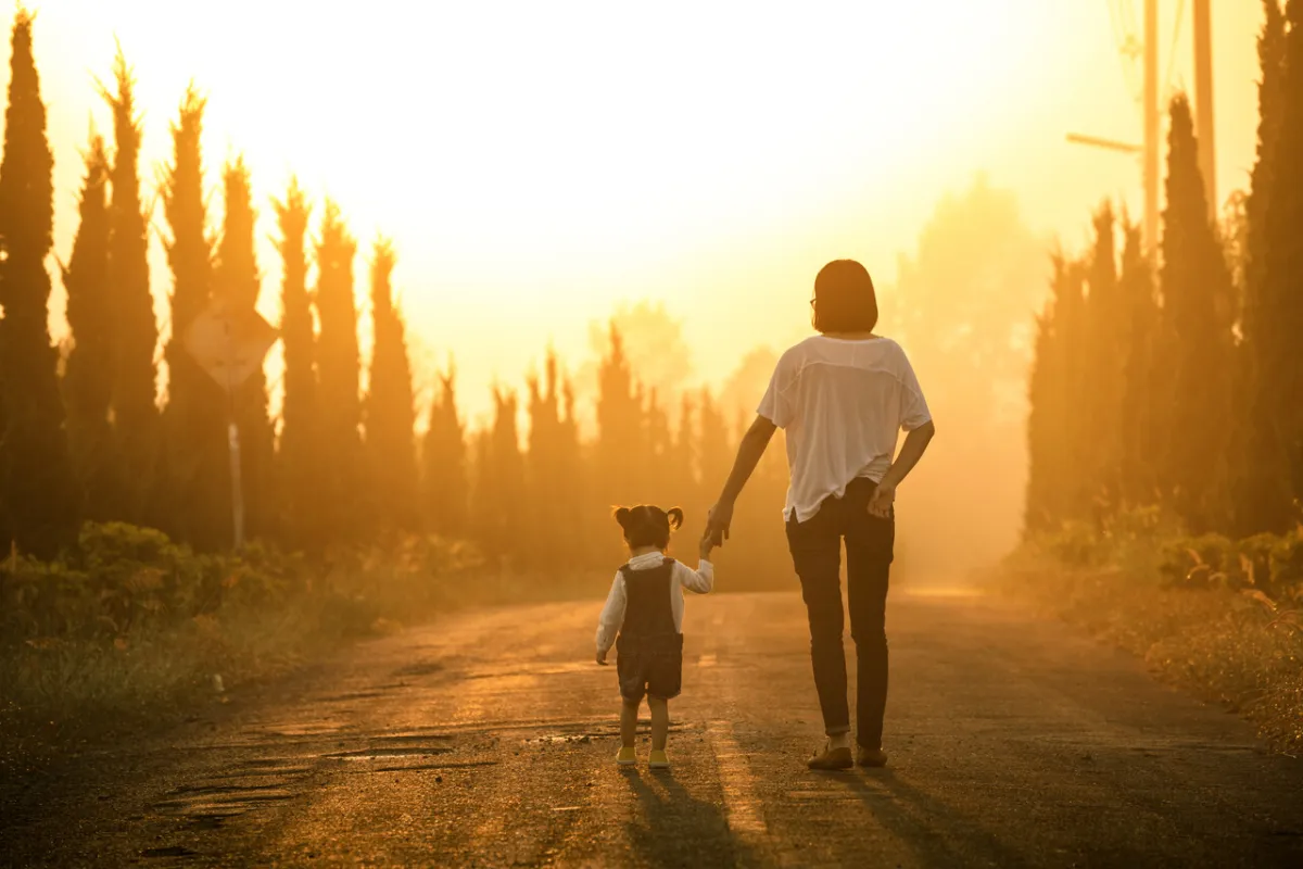 صورة طفلة في نزهة