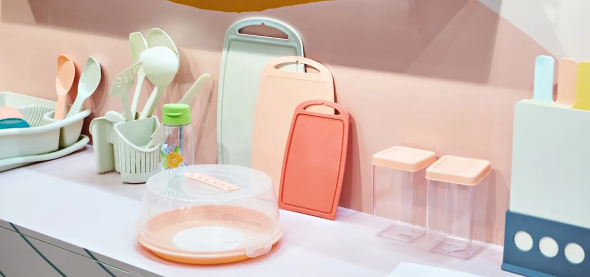 مستوعبات مصنوعة من البلاستيك