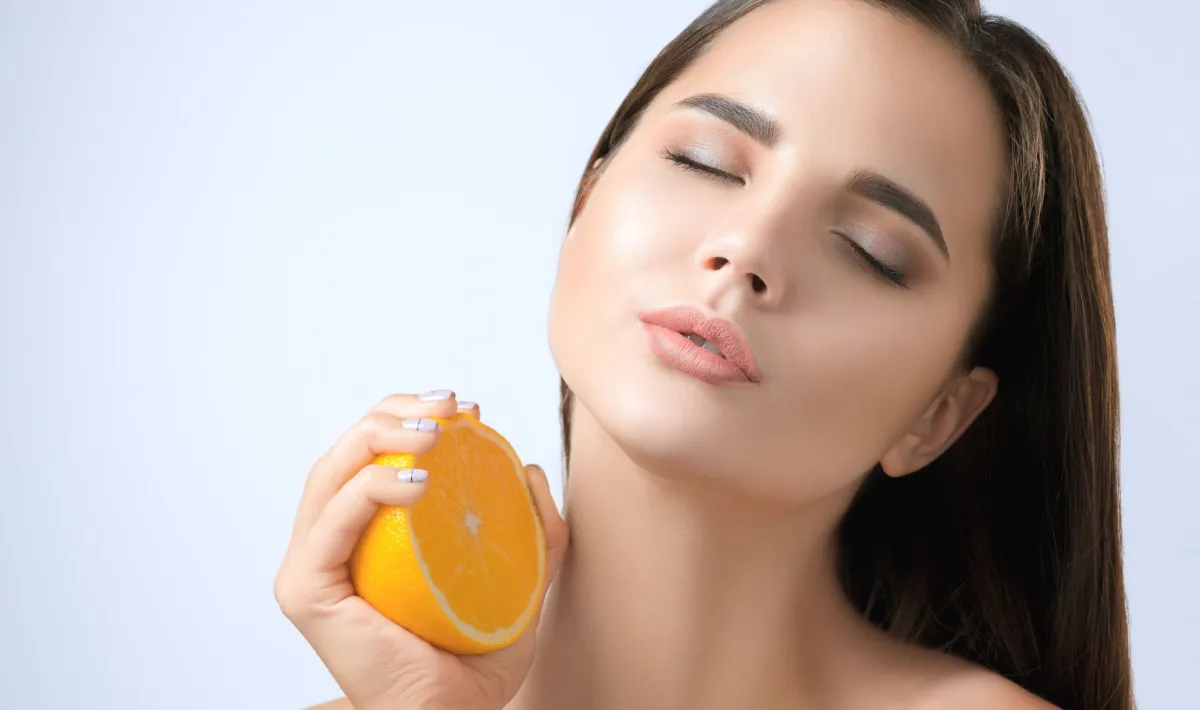 فوائد فيتامين سي للوجه وطريقة استخدامه-الصورة من freepik