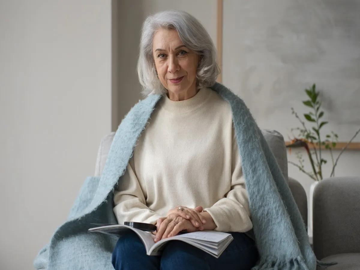 التعليم  يقلل من خطر الإصابة بالزهايمر من خلال الحفاظ على نشاط الدماغ لكبار السن (المصدر: Freepik)