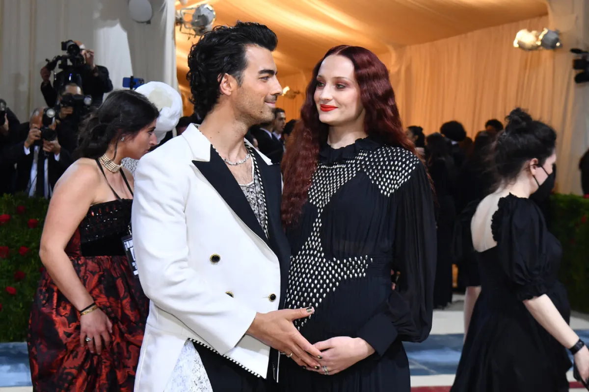 جو جوناس وصوفي تيرنر (Joe Jonas and Sophie Turner).. مصدر الصورة: (ANGELA WEISS / AFP)