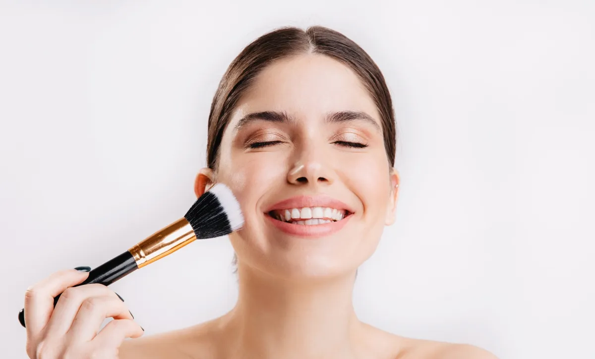 برايمر حسب نوع البشرة- الصورة من Freepik 