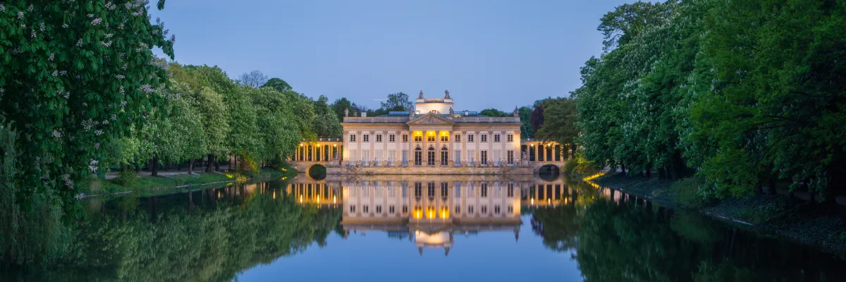 السفر إلى وارسو  (الصورة من AdobeStock)