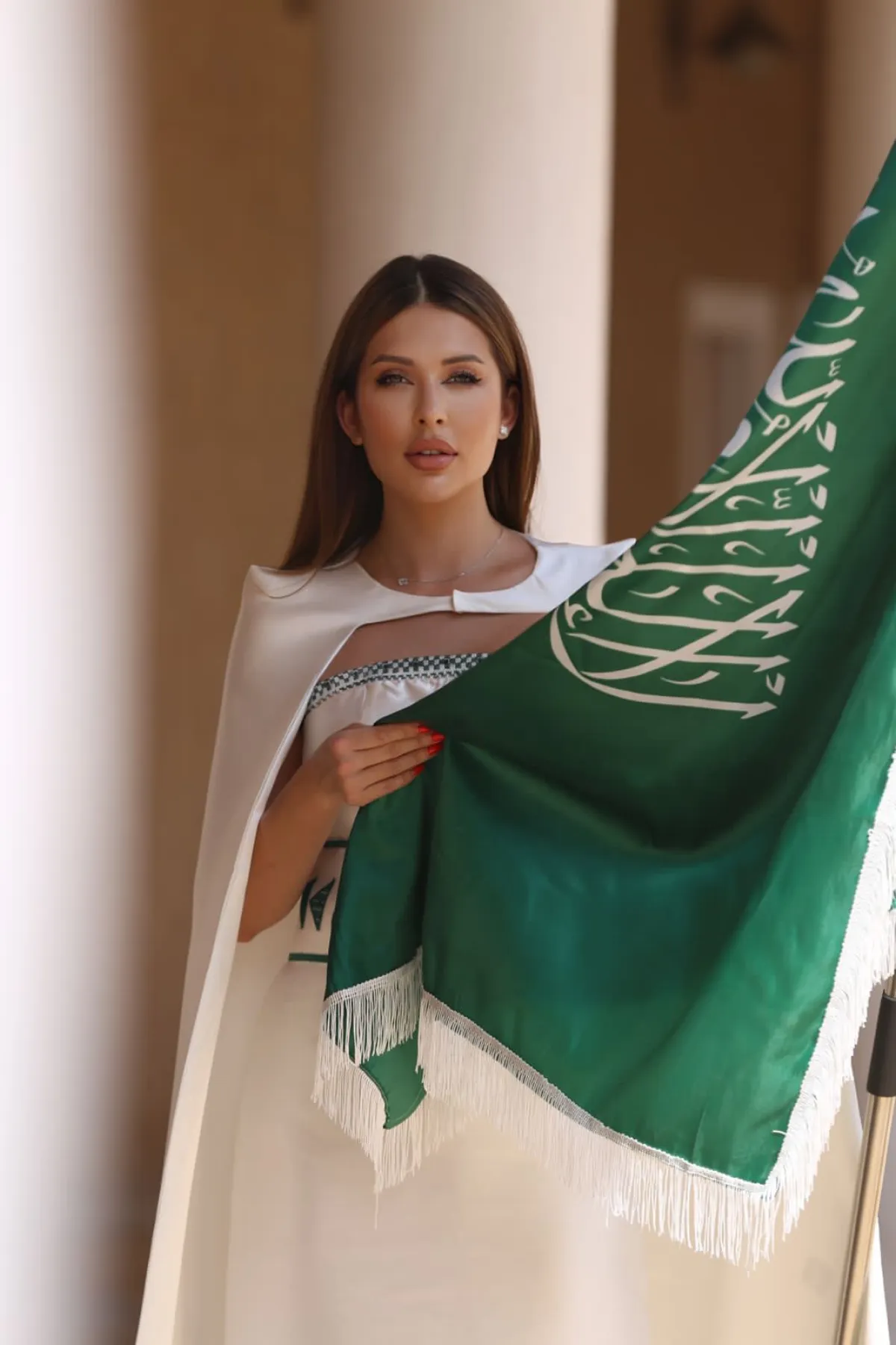 من جلسة التصوير الخاصة بتصميم اليوم الوطني للمصممة نور الظاهري - الصورة من قبل المصممة