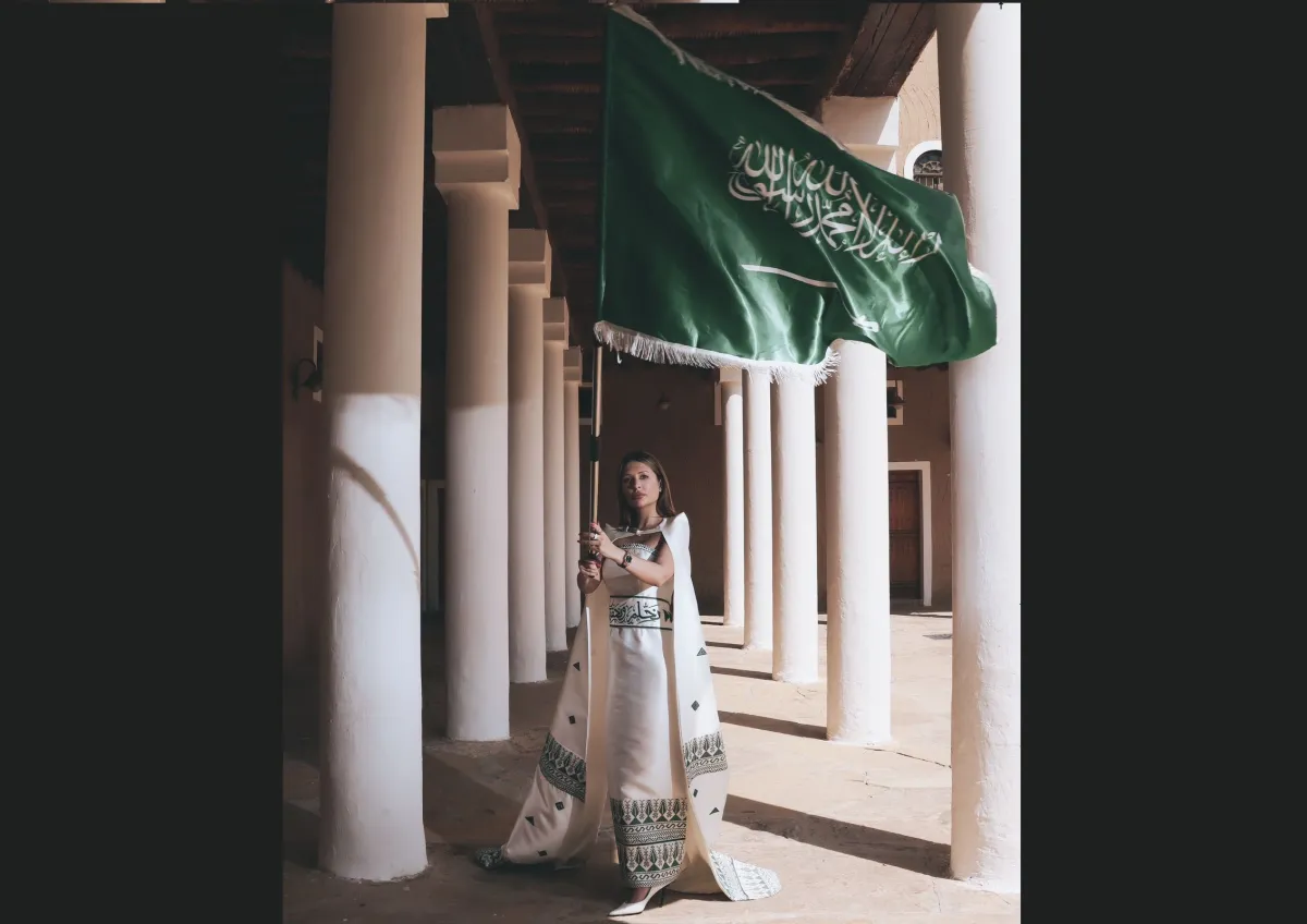 التصميم الخاص بمناسبة اليوم الوطني للمصممة نور الظاهري - تصوير عادل الشاهد