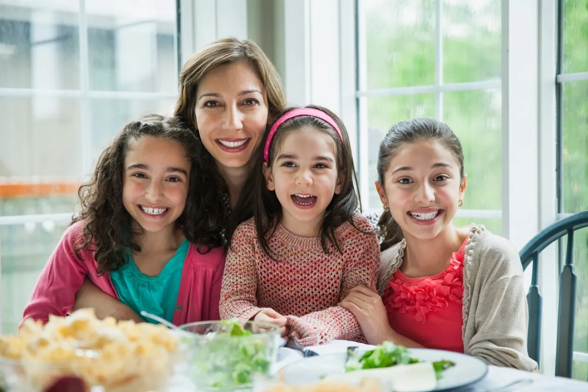 صورة لأسرة متفاهمة سعيدة