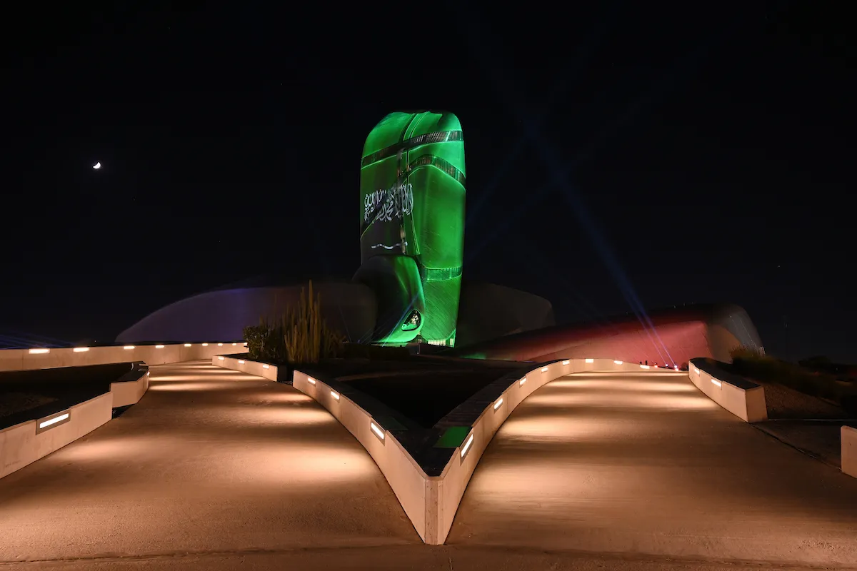 إثراء تتوشح بالأخضر- صورة من العلاقات العامة