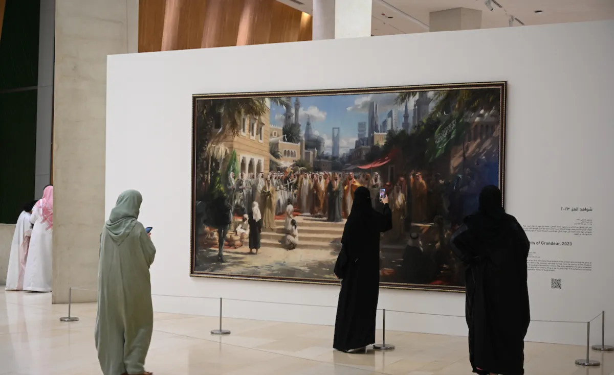 اللوحة التشكيلية شواهد العز - صورة من العلاقات العامة 