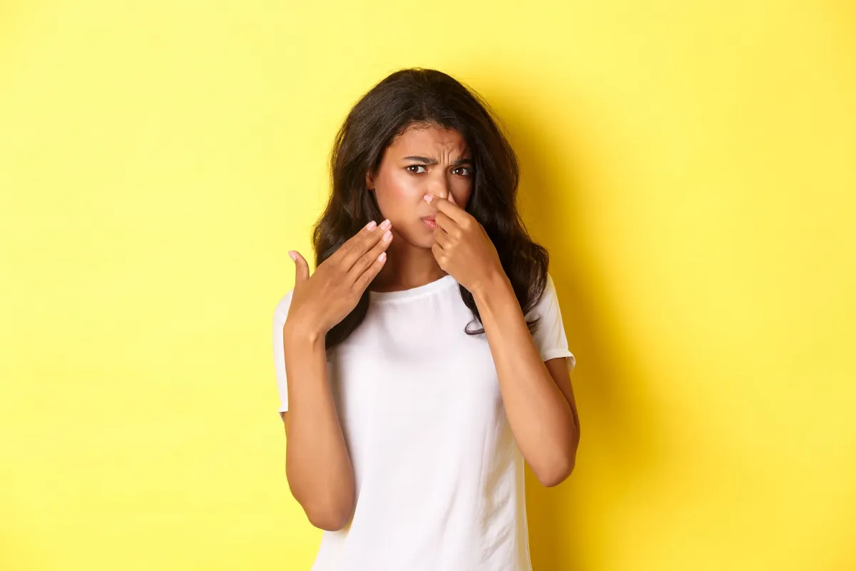 الإصابة بعدوى فطرية أو عدوى الخميرة في السرة.. يؤدي لظهور الروائح الكريهة بها (المصدر: Freepik)