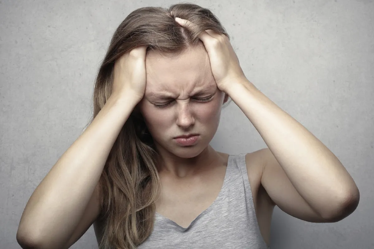 صداع ناتج عن التوتر (المصدر: pexels)