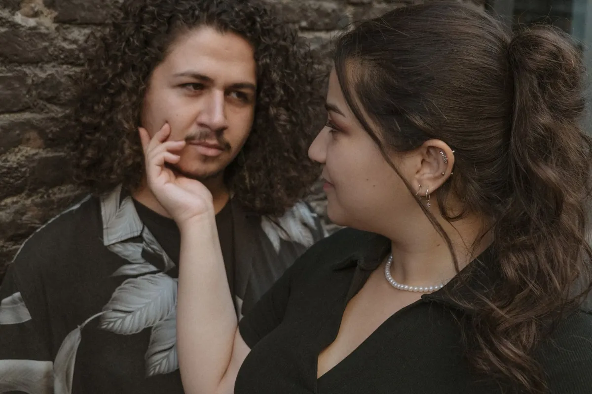 علامات الحب الكاذب